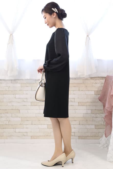 ブラックのシフォンスリーブワンピース