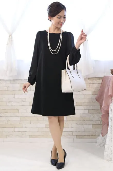 ブラックのシフォンスリーブワンピース