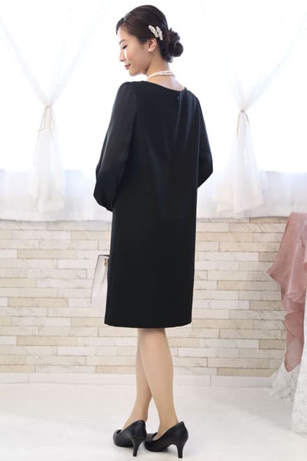 ブラックのシフォンスリーブワンピース