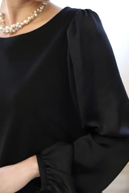 ブラックのシフォンスリーブワンピース