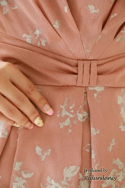 オレンジ×シルバーのハートネックフラワープリントドレス