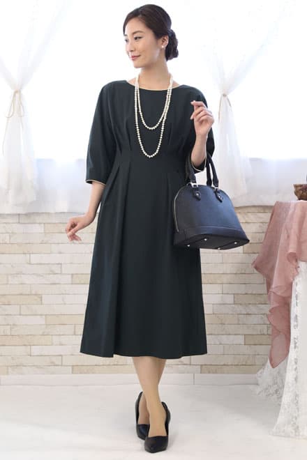 ネイビーのエレガントミディワンピース