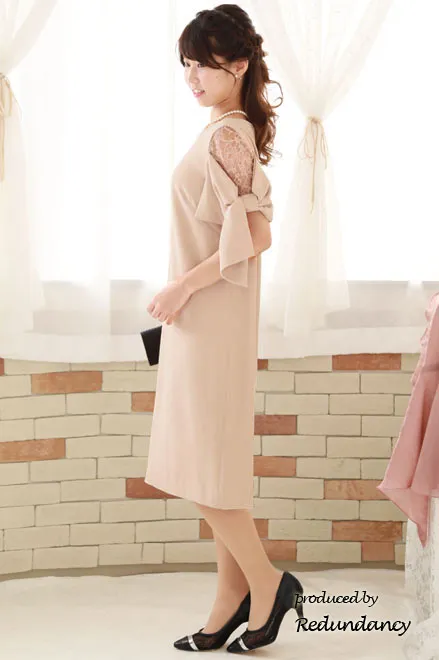 ピンクベージュのリボン風スリーブドレス