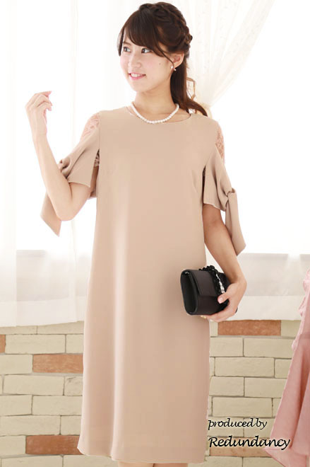 ピンクベージュのリボン風スリーブドレス