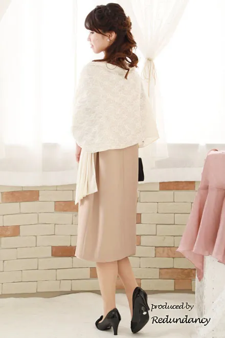 ピンクベージュのリボン風スリーブドレス