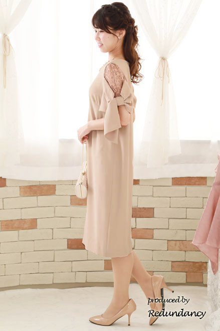 ピンクベージュのリボン風スリーブドレス