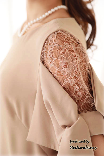 ピンクベージュのリボン風スリーブドレス