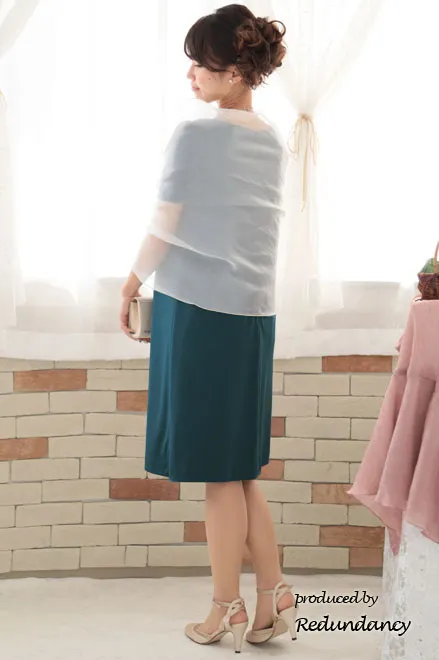 ブルーグリーンのパフスリーブタックドレス