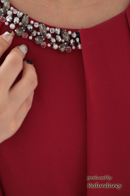 レッドのビジューネック2wayタックドレス