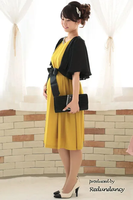 マスタードイエローのビジューネック2wayタックドレス