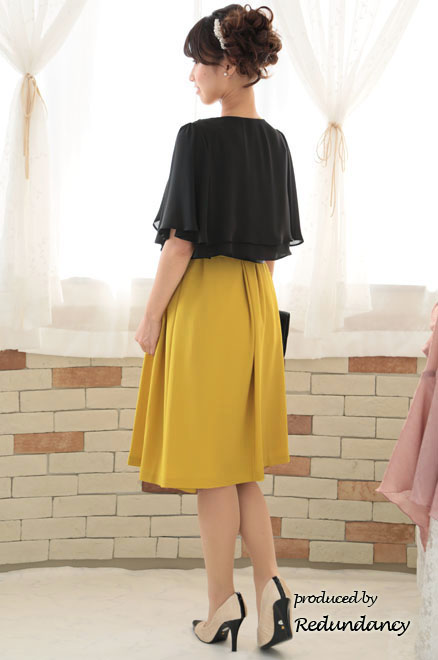 マスタードイエローのビジューネック2wayタックドレス