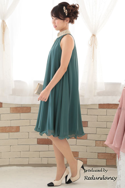 グリーン×ゴールドのハイネック刺繍アメリカンスリーブドレス