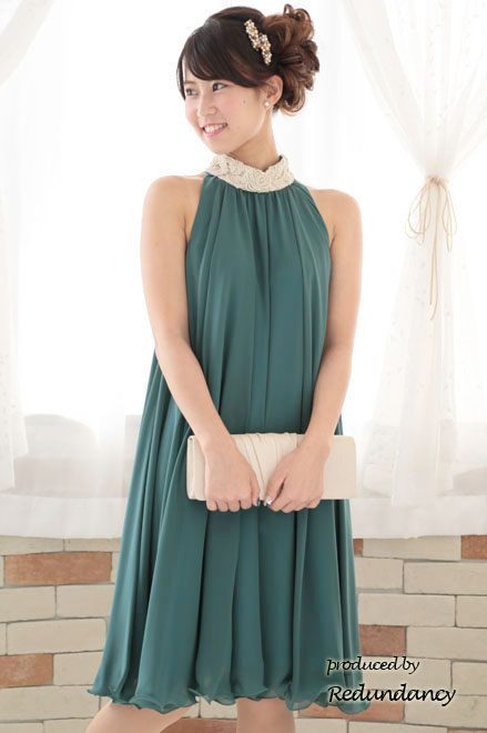 グリーン×ゴールドのハイネック刺繍アメリカンスリーブドレス