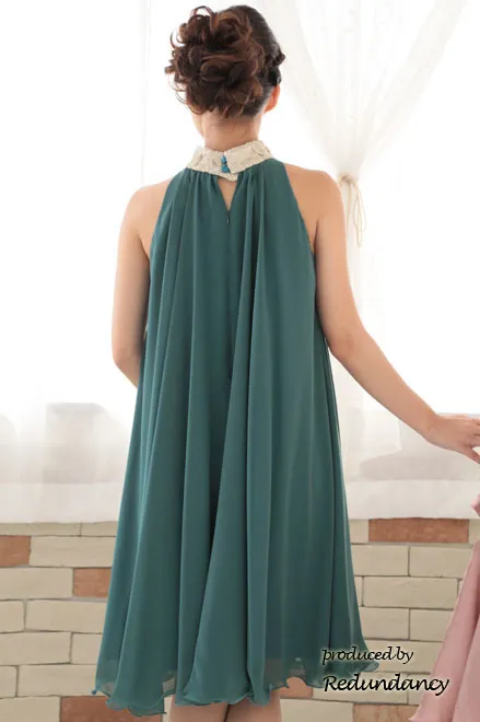 グリーン×ゴールドのハイネック刺繍アメリカンスリーブドレス