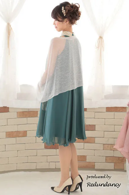 グリーン×ゴールドのハイネック刺繍アメリカンスリーブドレス