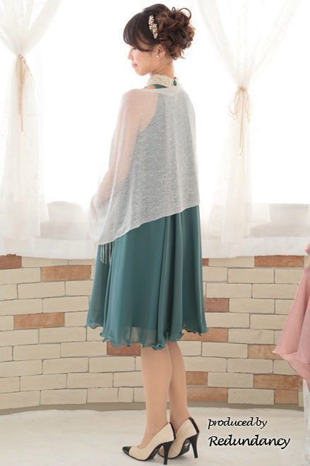 グリーン×ゴールドのハイネック刺繍アメリカンスリーブドレス