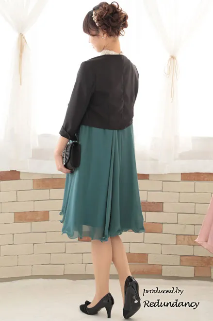 グリーン×ゴールドのハイネック刺繍アメリカンスリーブドレス