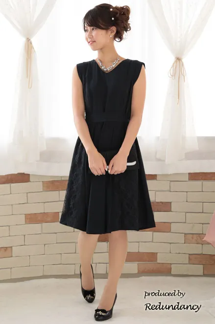 ネイビーのサイドレース切替ウエストリボン付きドレス