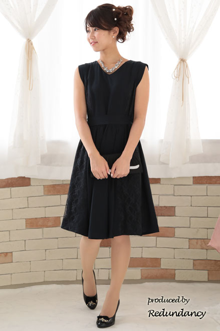 ネイビーのサイドレース切替ウエストリボン付きドレス