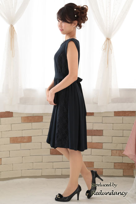 ネイビーのサイドレース切替ウエストリボン付きドレス