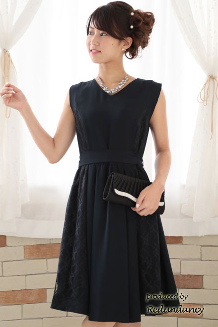 ネイビーのサイドレース切替ウエストリボン付きドレス