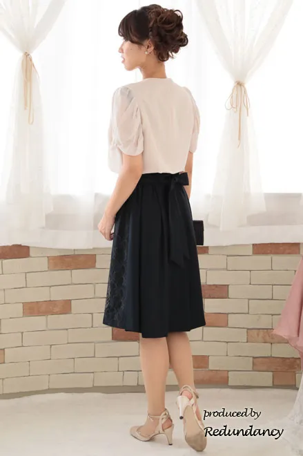 ネイビーのサイドレース切替ウエストリボン付きドレス