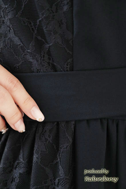 ネイビーのサイドレース切替ウエストリボン付きドレス