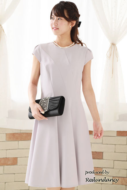 グレージュの立体切替フレンチスリーブドレス