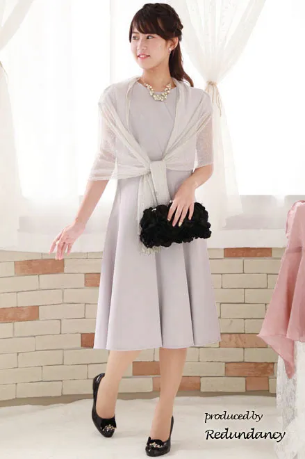 グレージュの立体切替フレンチスリーブドレス