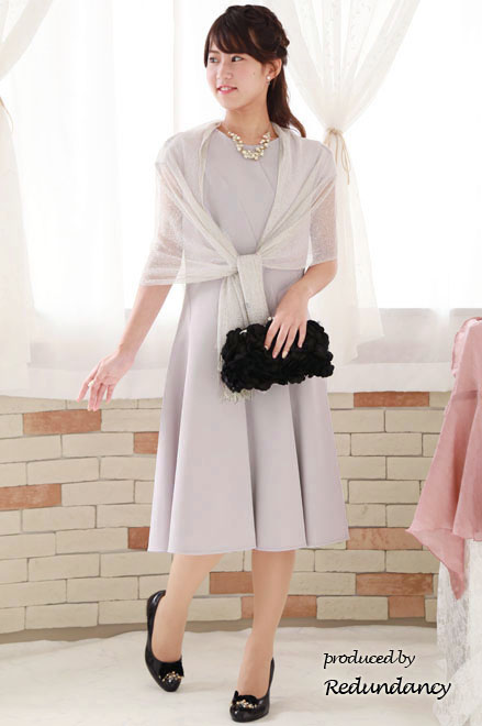 グレージュの立体切替フレンチスリーブドレス