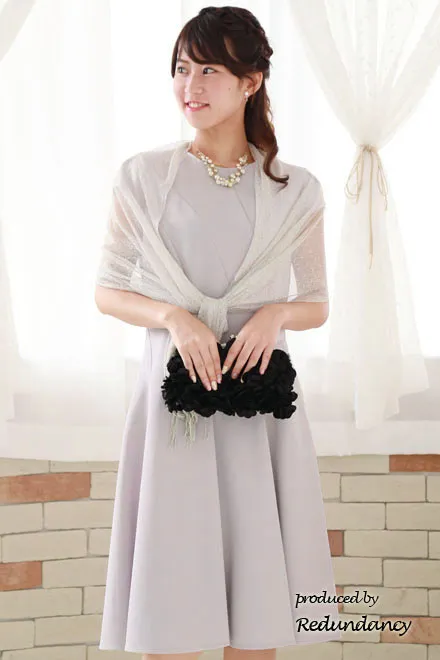 グレージュの立体切替フレンチスリーブドレス