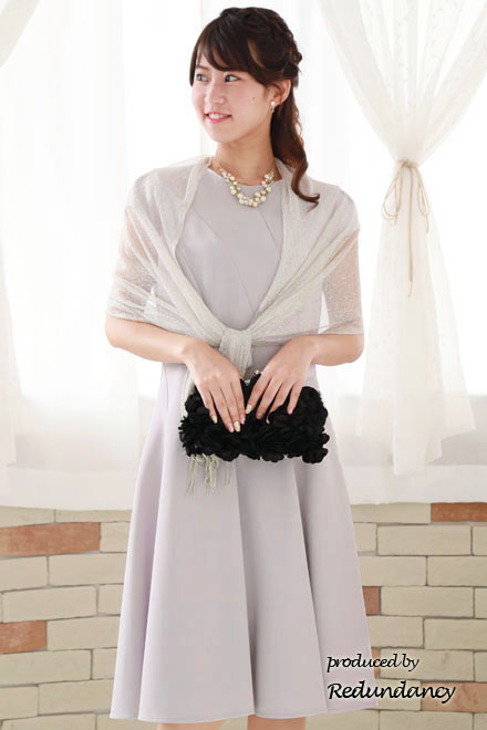 グレージュの立体切替フレンチスリーブドレス