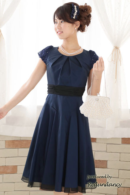 ネイビーのレースパフスリーブフレアドレス