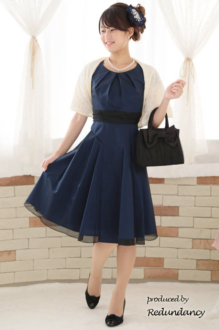 ネイビーのレースパフスリーブフレアドレス
