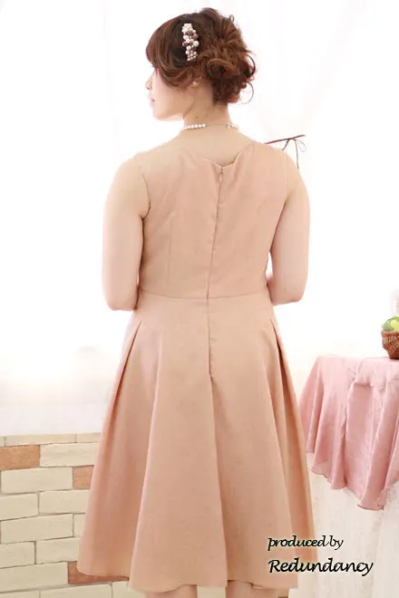 ピンクベージュの織柄花模様ラメドレス