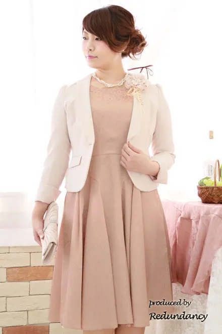 ピンクベージュの織柄花模様ラメドレス