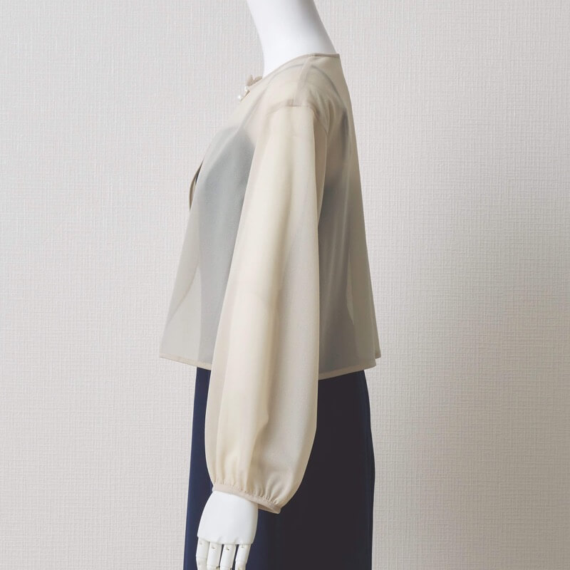 ベージュのアシメシアーボレロ