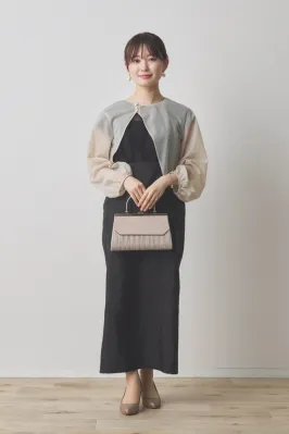 ベージュのアシメシアーボレロ