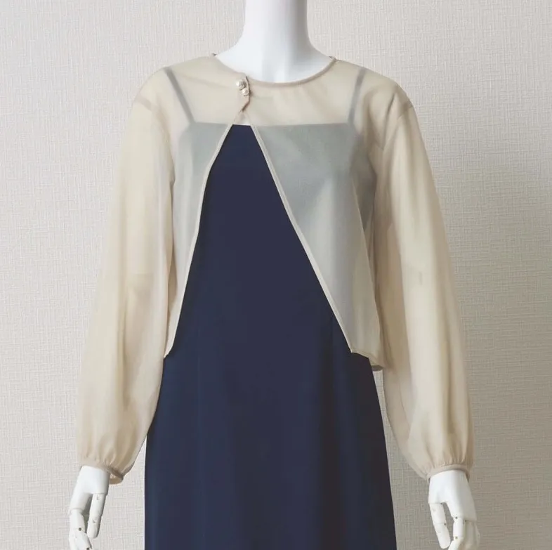 ベージュのアシメシアーボレロ