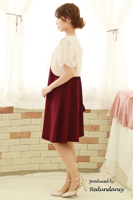 レッドのゆったりシンプルミニ丈ドレス