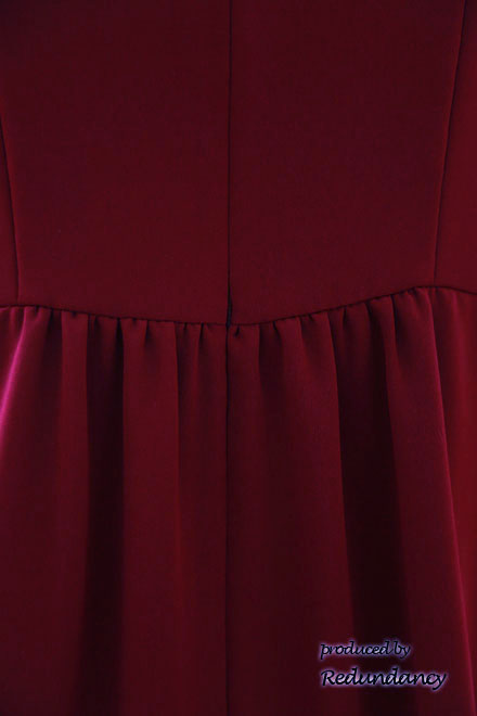 レッドのゆったりシンプルミニ丈ドレス