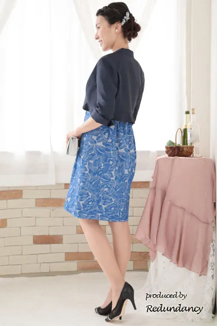 ブルーの大判フラワーコットンドレス