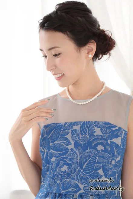 ブルーの大判フラワーコットンドレス