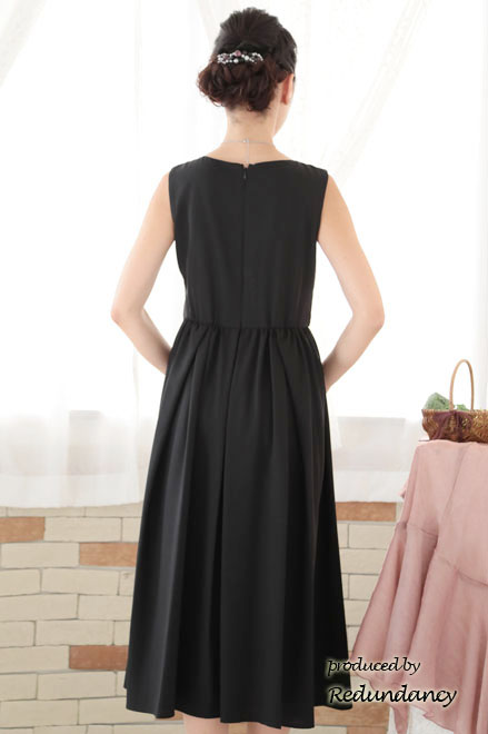 ブラックの変形リボンロングドレス