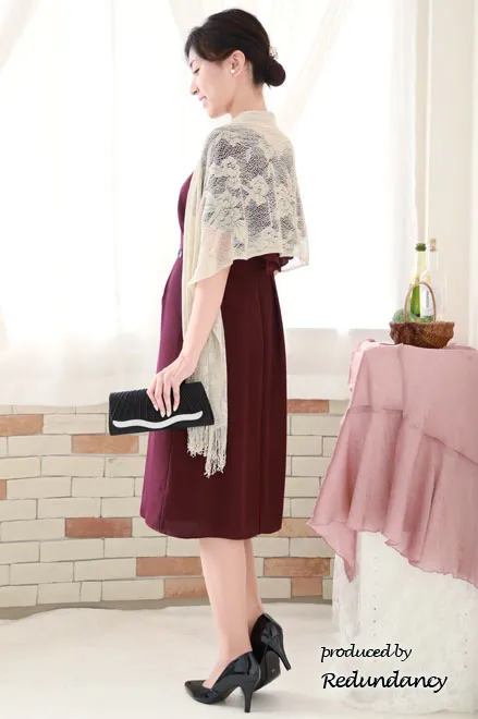 ワインレッドのケープ風スリーブウエストビジュードレス