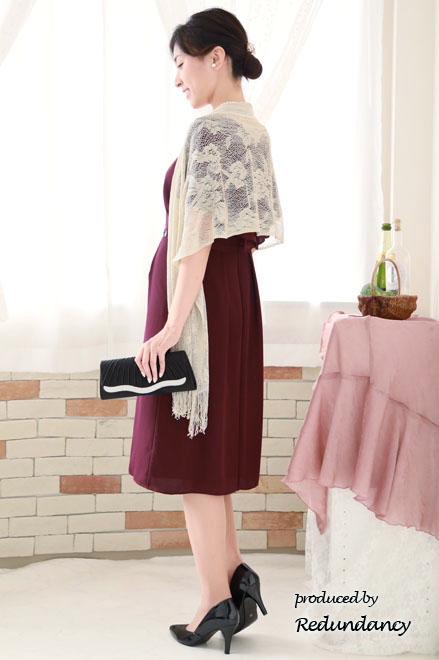 ワインレッドのケープ風スリーブウエストビジュードレス