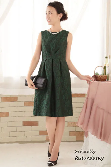 グリーンの花模様ノースリーブドレス