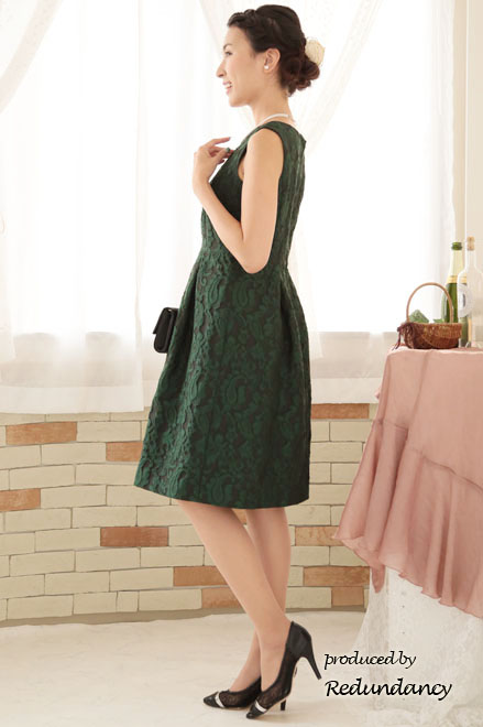 グリーンの花模様ノースリーブドレス