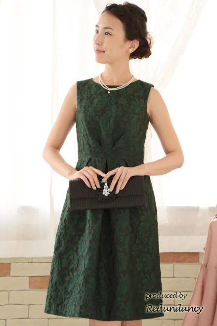 グリーンの花模様ノースリーブドレス