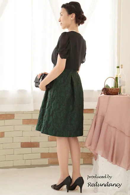 グリーンの花模様ノースリーブドレス